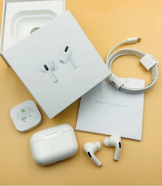 AirPods Pro (1st generation) with Wireless Charging Case 